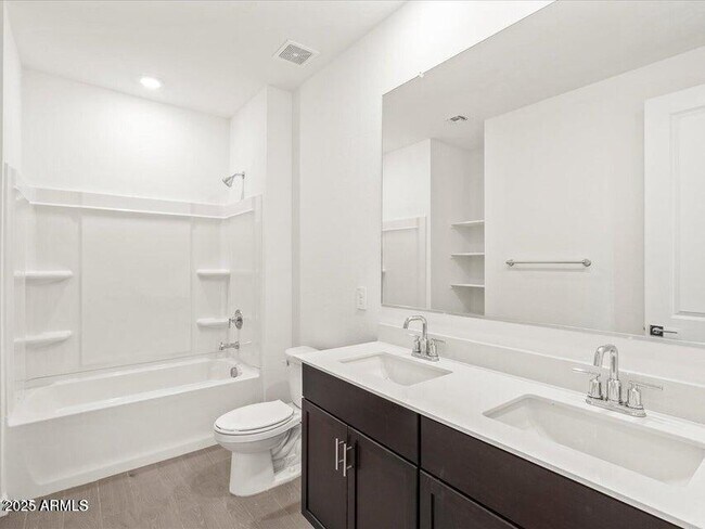 Building Photo - 4211 W Lisa Ln