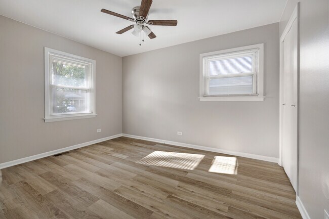 Building Photo - 1031 Maple Ln