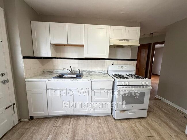 Building Photo - 8664 Belhaven Dr