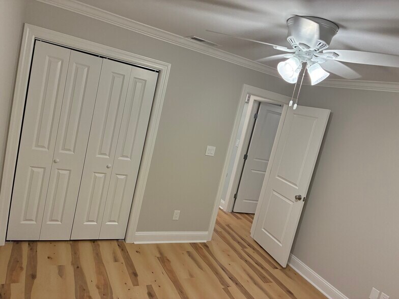 Building Photo - 753 Ashdale Dr