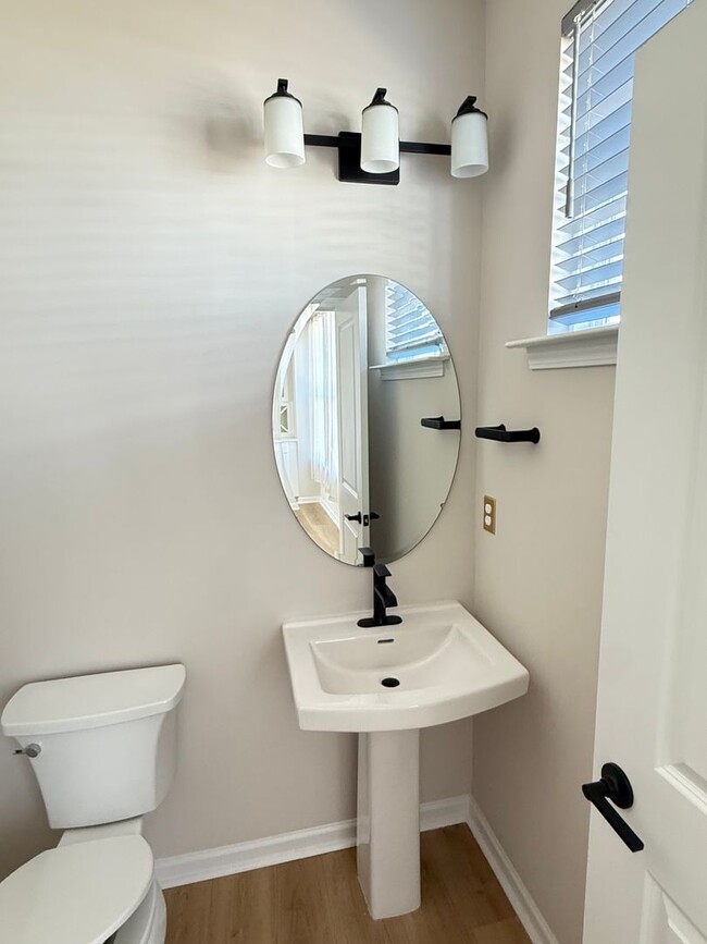 Building Photo - Nearly New Davidson Townhome | 3BR + Flex Space | 2-Car Garage | Minutes to Downtown