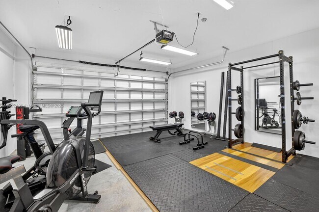 Building Photo - 1402 SW 4th Ave