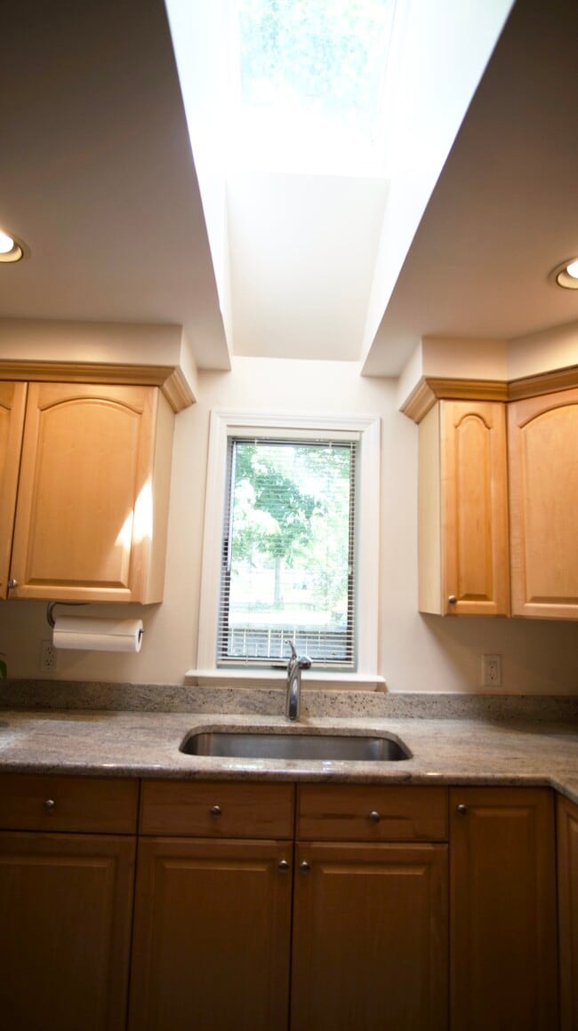 Building Photo - 148 Cypress St