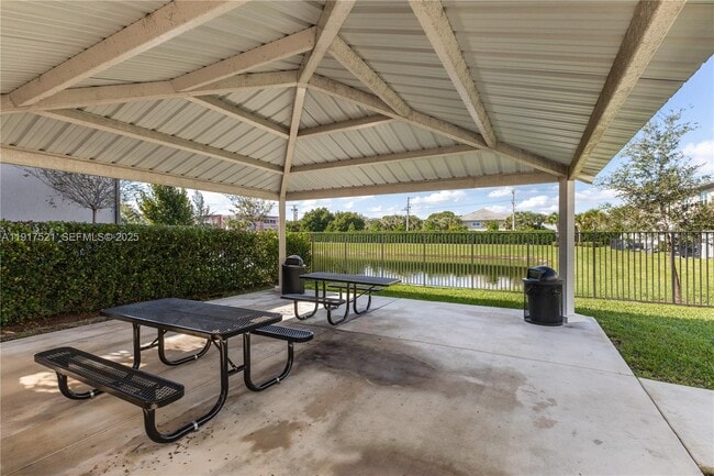 Building Photo - 2917 Olivia Ave