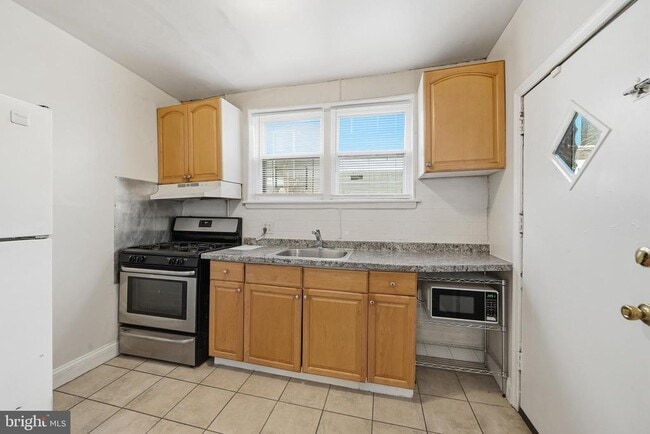 Building Photo - 430 Cross St