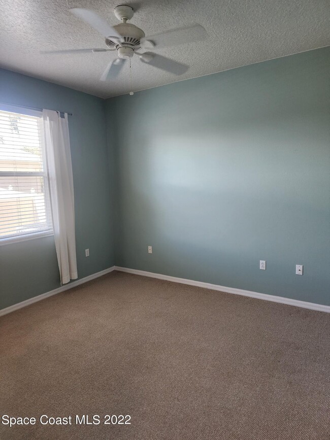 Building Photo - 220 Northgrove Dr