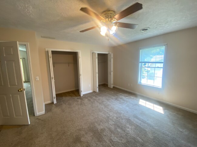 Building Photo - 37 Cedar Ln