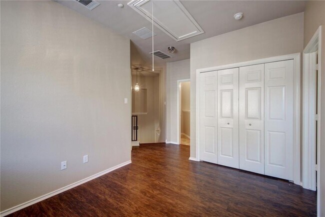 Building Photo - 1310 W Parmer Ln