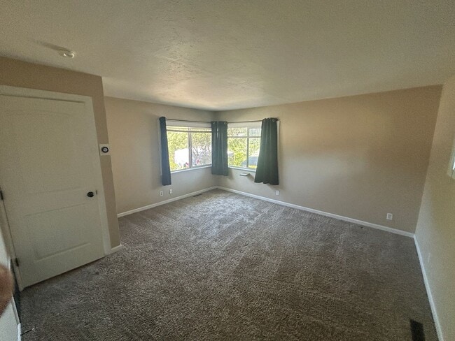 Building Photo - 3 Bed, 2 bath Rambler Home in Skyway, $3,150/mo.