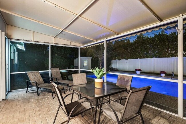 Building Photo - 518 Gardenia Terrace