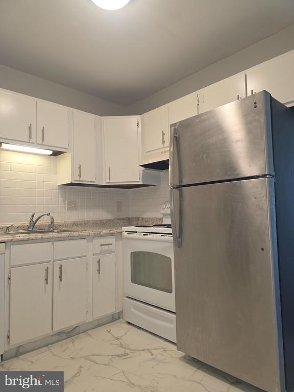 Building Photo - 5426 Valley Green Dr