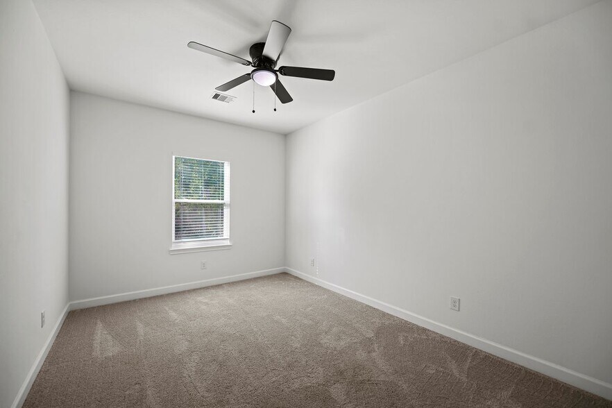 Building Photo - 1071 St Clair St