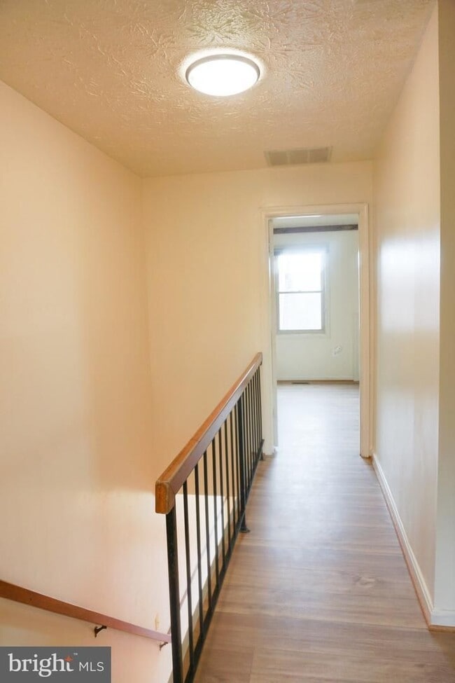Building Photo - 9 Polk Ct