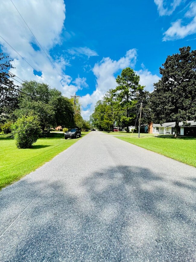 Building Photo - Updated and adorable rancher home in Old C...