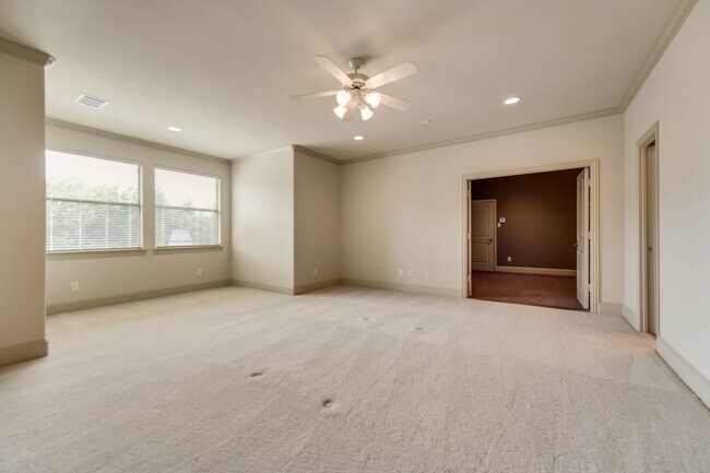 Building Photo - Gorgeous Custom Home on a private 1 acre l...