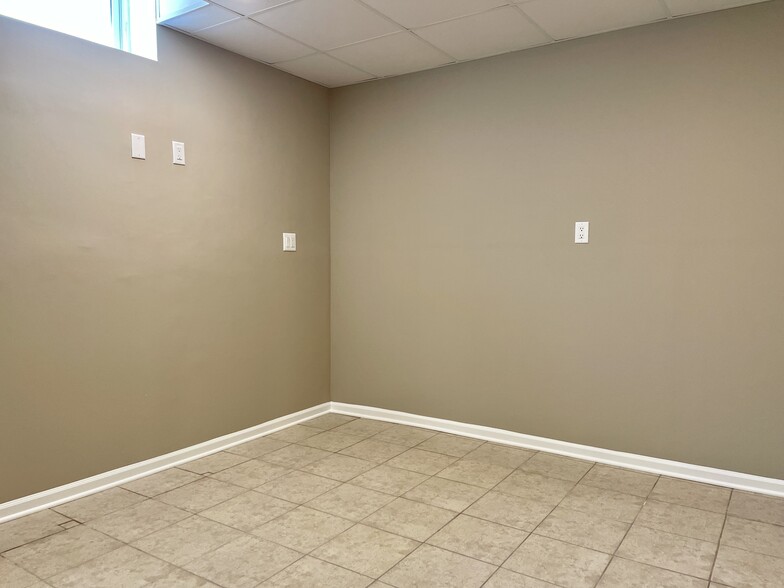 Bedroom 1 - 1305 N 22nd Ave