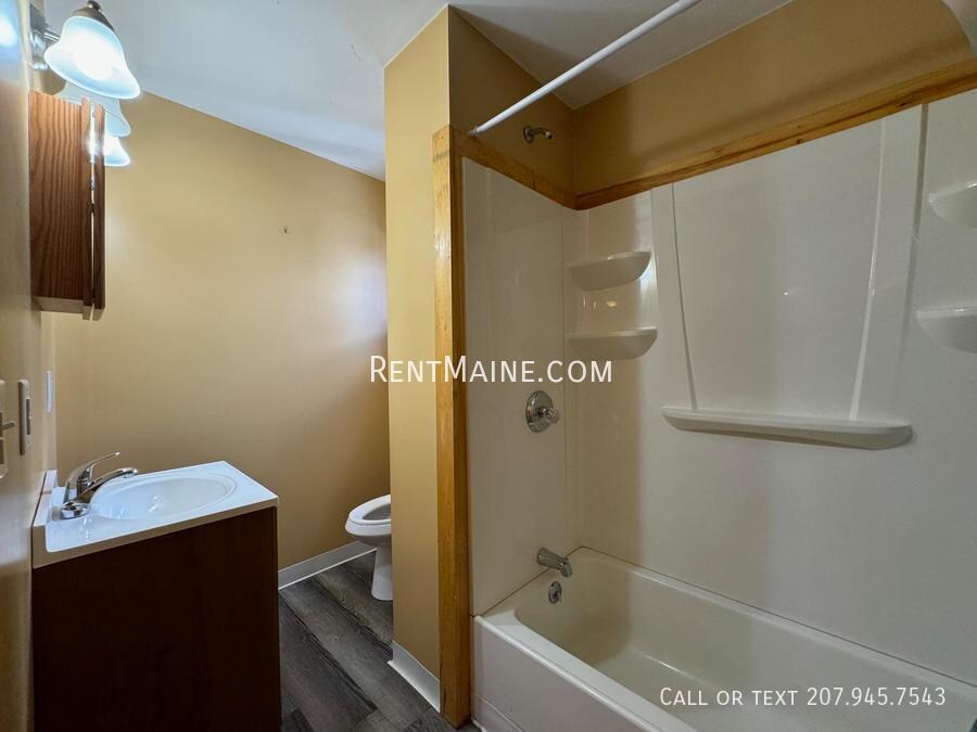 Building Photo - 114 Bridge St