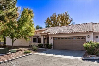 Building Photo - SPACIOUS 3BEDROOM SINGLE STORY TOWNHOME IN...