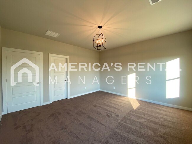 Building Photo - Home for Rent in Weaver AL. Available to V...