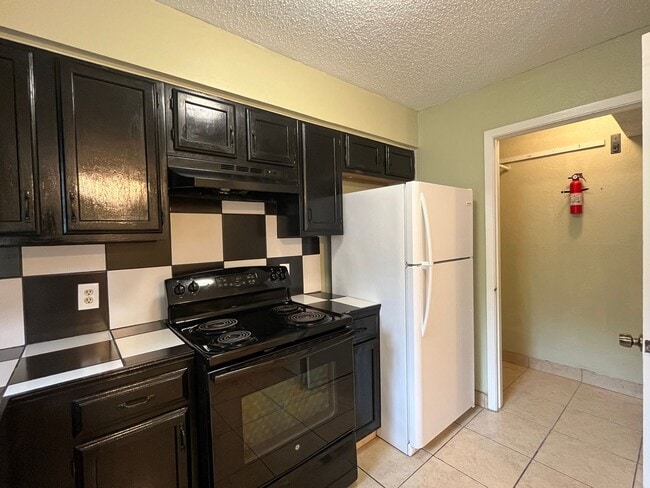 Building Photo - Southside Townhome