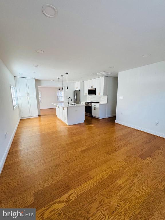 Building Photo - 14332 Belleville Ave