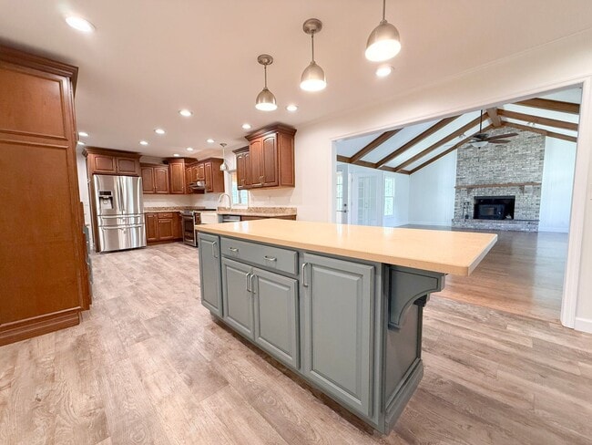 Building Photo - Private 5-Bedroom Dream Home with Creek, Pond & 3 Levels of Living Space