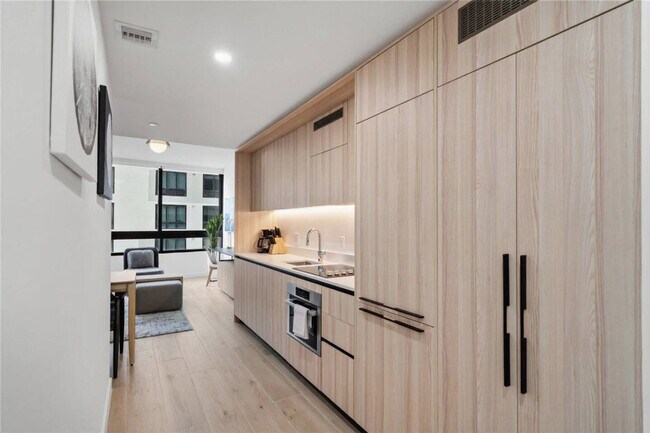 Building Photo - 225 N Miami Ave