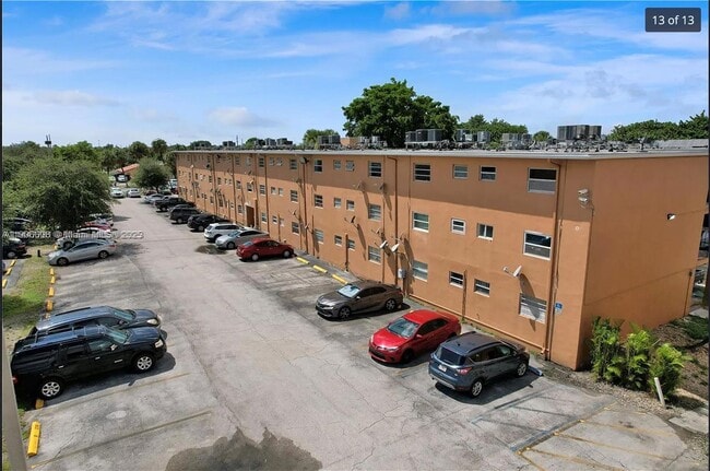 Building Photo - 1330 W 54th St