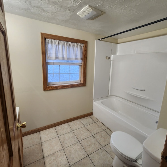 Building Photo - 2285 Hixton Rd