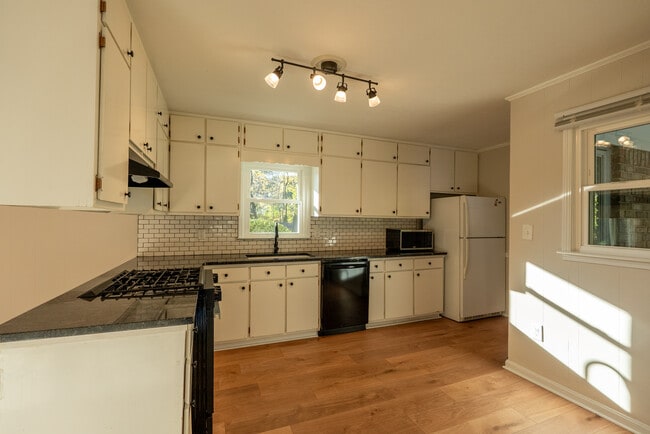 Kitchen - 4698 Garrett Dr SW