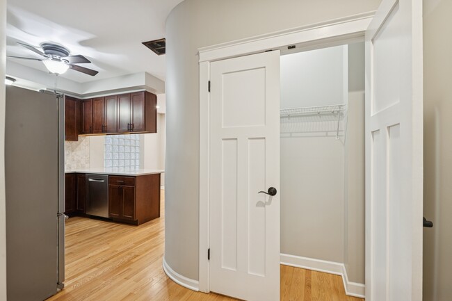 Building Photo - 2742 N Bosworth Ave