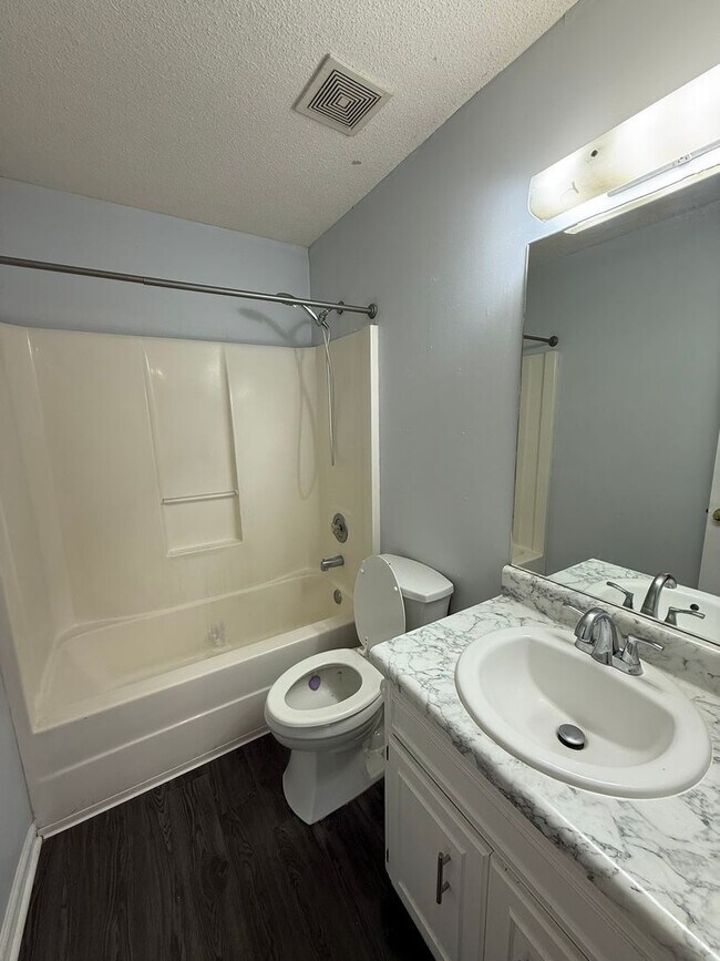 Building Photo - 205 Courtney Way