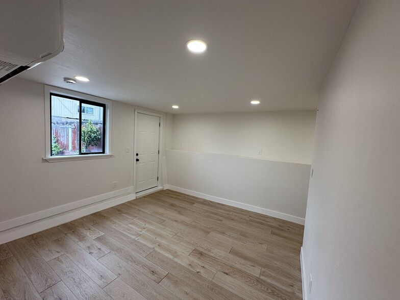 Building Photo - 432 Abbot Ave