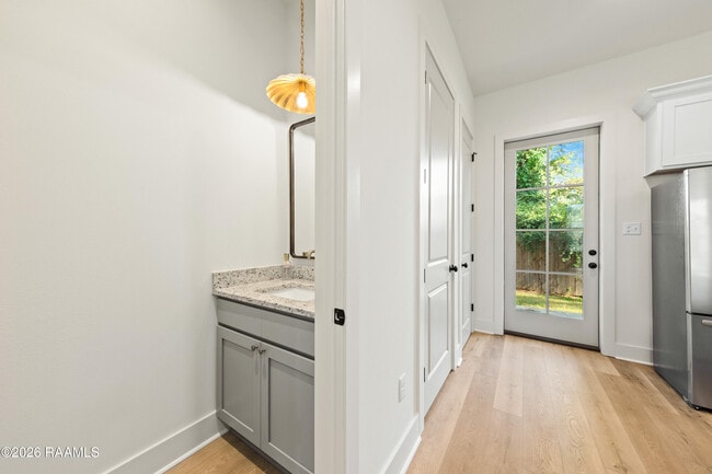 Building Photo - 105 Steiner Oaks