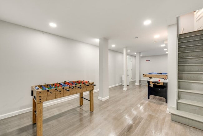 Building Photo - 2135 Rosemont Dr