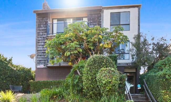 Building Photo - 209 4th Ave