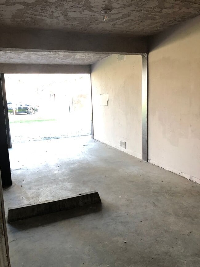 Building Photo - Southwest - Pinion Springs Townhome