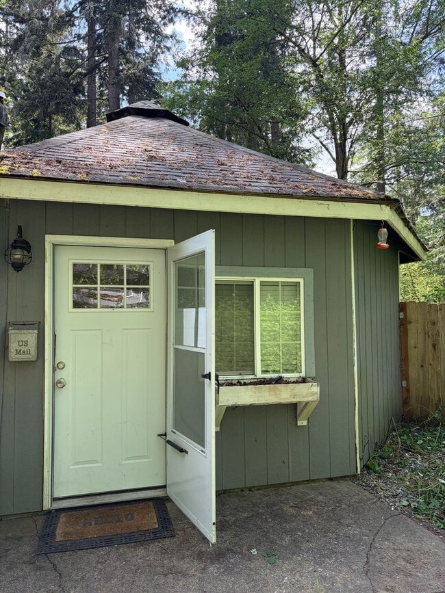 Building Photo - Charming "Tiny Home" Living – 1BR + Loft Carriage House