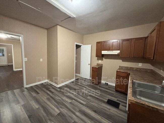 Building Photo - 1520 Lawn Ave