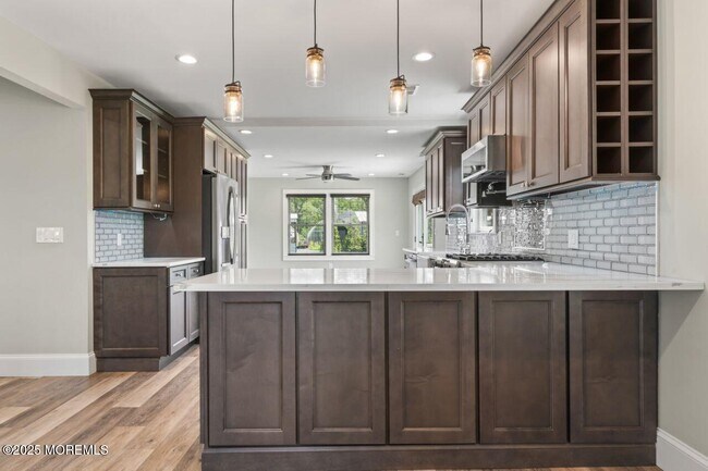 Building Photo - 553 Colts Neck Rd