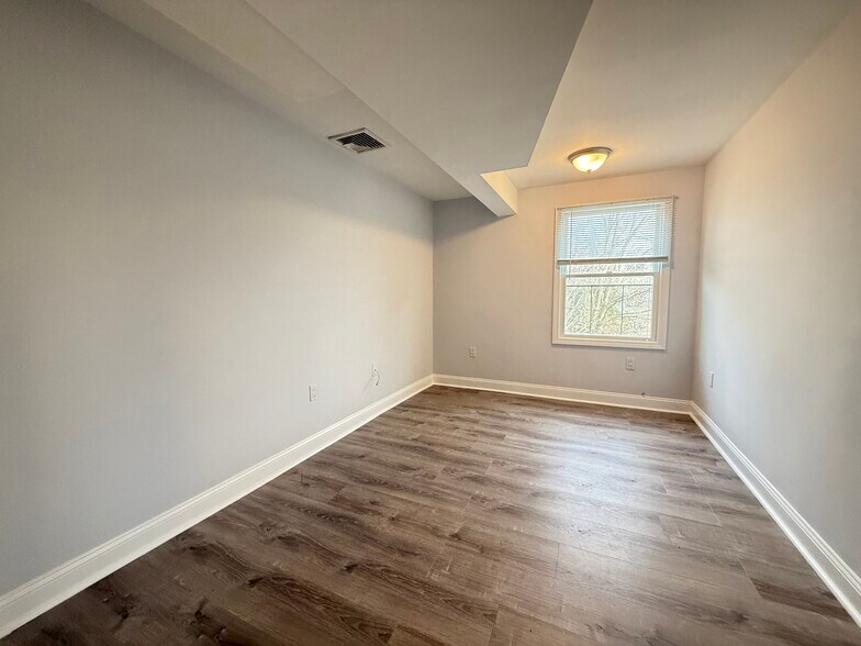 Building Photo - 43 May St