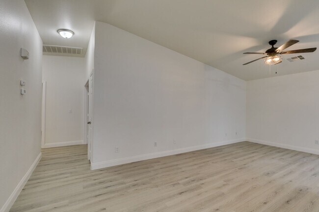 Building Photo - 437 Palegold St
