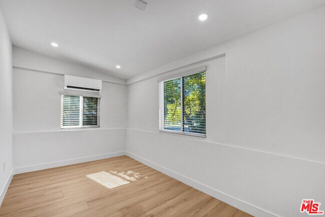 Building Photo - 9642 Tujunga Canyon Blvd