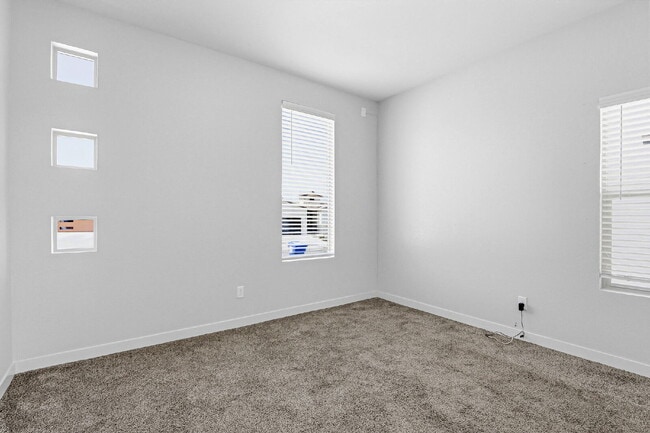 Building Photo - 4 bedroom with outdoor kitchen, fully landscaped in 79928