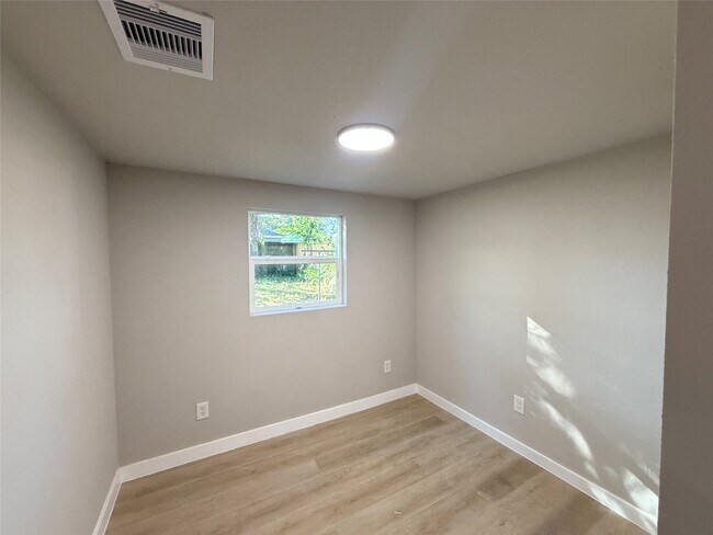 Building Photo - 2209 Gano St