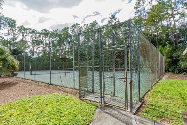 Building Photo - 2136 Tama Cir