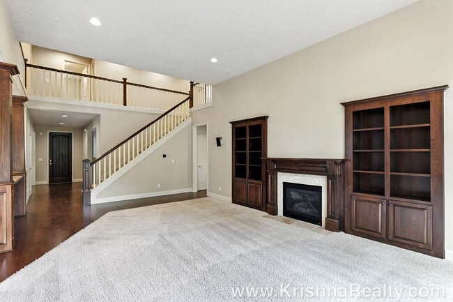 Building Photo - Gorgeous 6 BD* 3 BA* Single Family Home Located In Charming Arbor Meadows In Portland! **Minutes ...