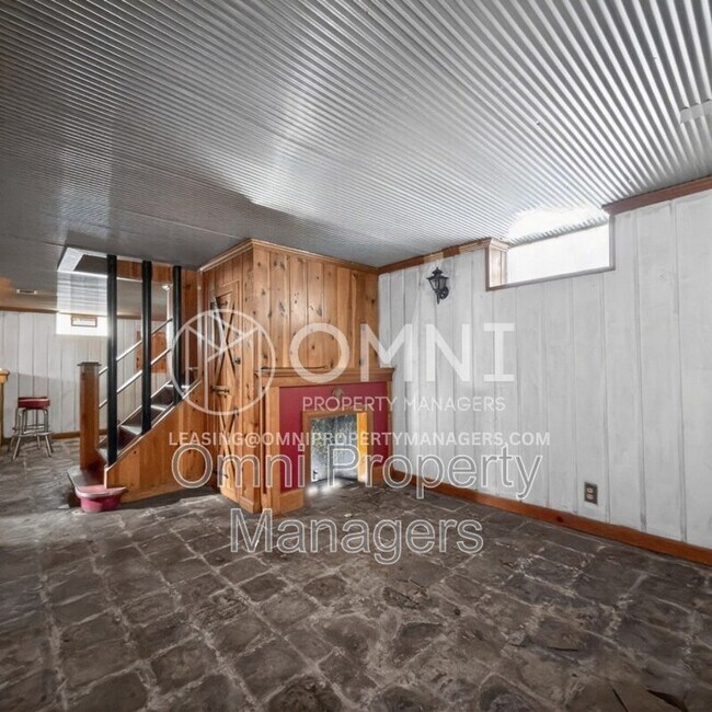 Building Photo - 11529 Roxbury St