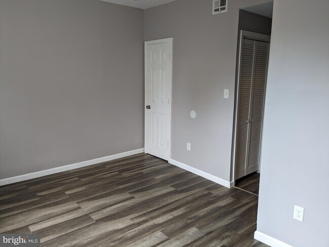 Building Photo - 142 W Hanover Street