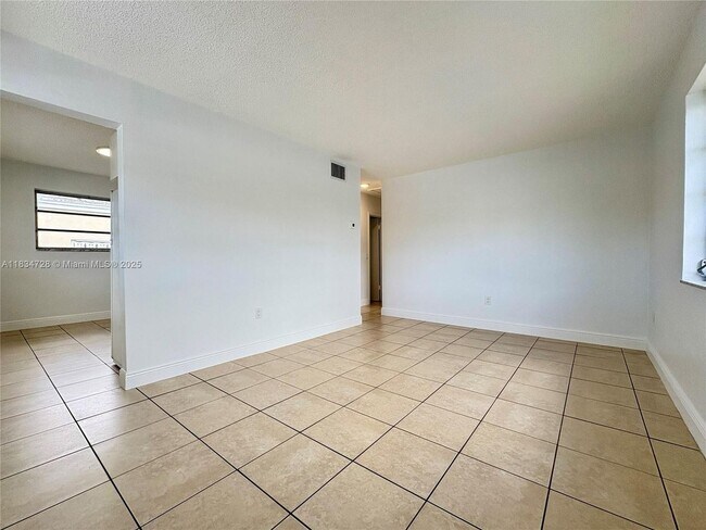 Building Photo - 1434 SW 22nd Ave